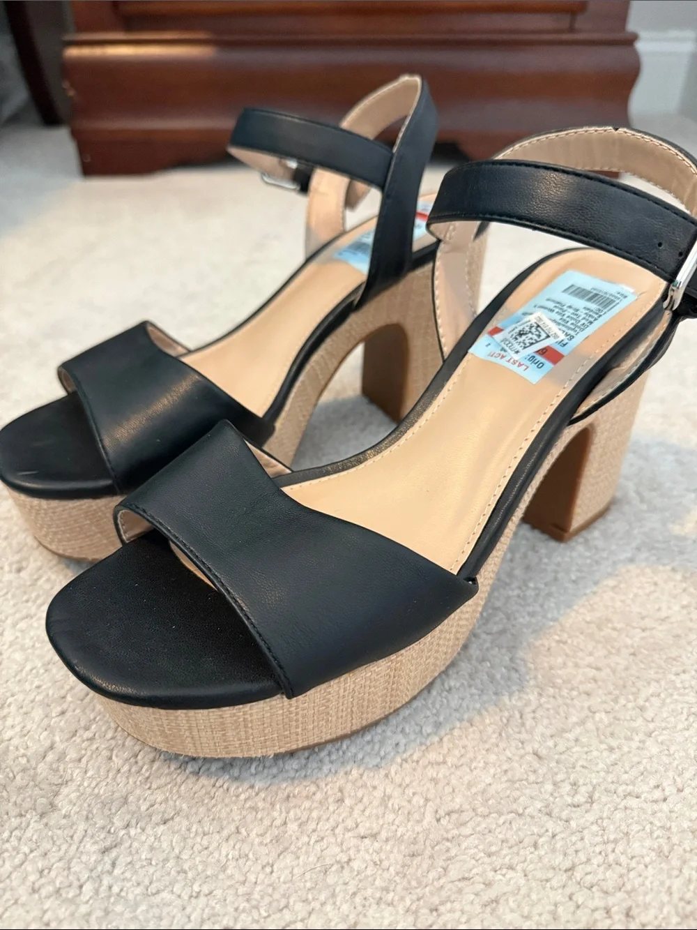 NWT Dolce Vita 9 black platform sandals 👡